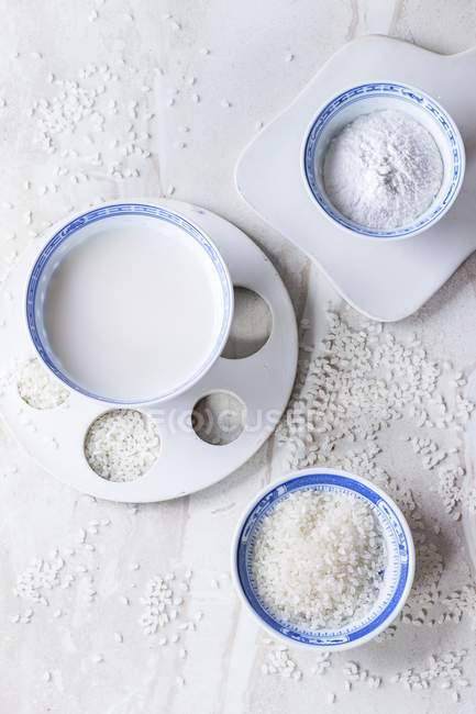Ciotole di latte di riso — Foto stock