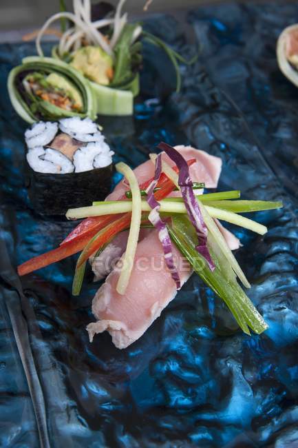 Nigiri sushi with tuna fish — Stock Photo