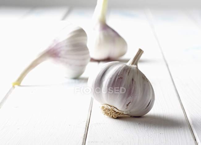 Three bulbs of garlic — Stock Photo