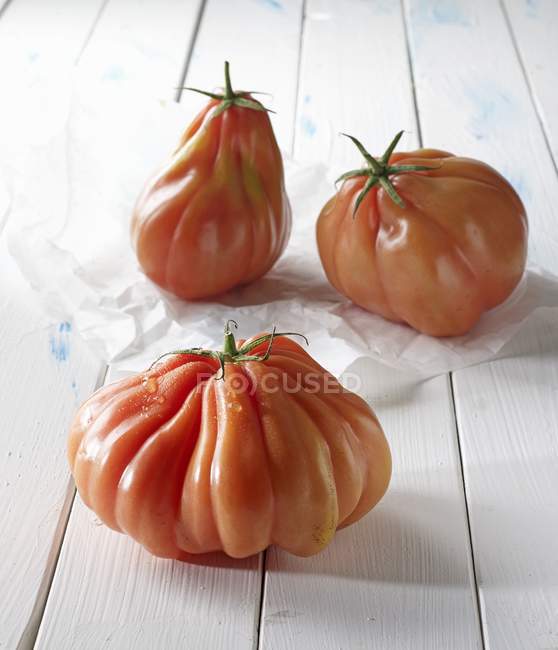 Fresh beefsteak tomatoes — Stock Photo