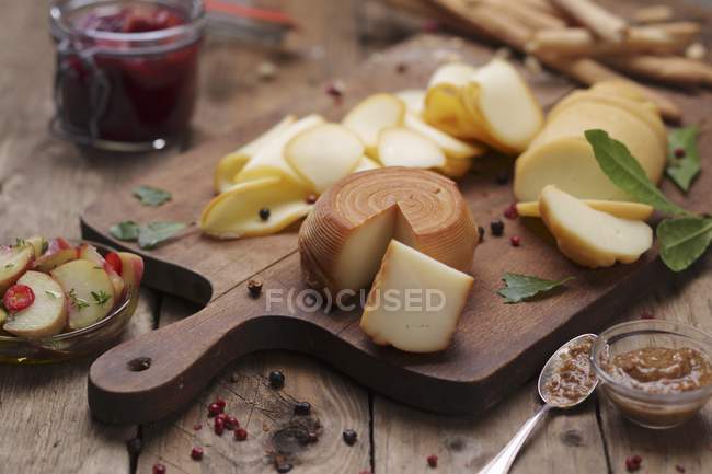 Hungarian cheese platter — Stock Photo
