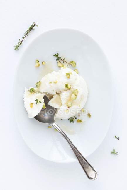 Ricotta with thyme and nuts — Stock Photo