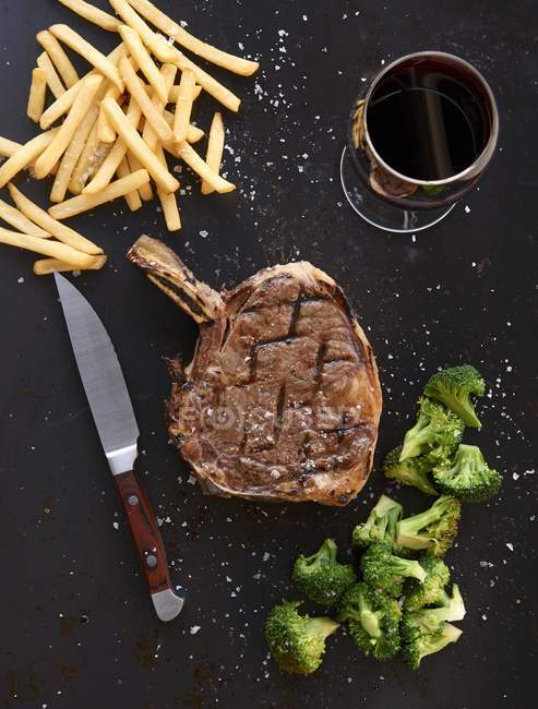 Grilled rib steak with fries and broccoli — Stock Photo
