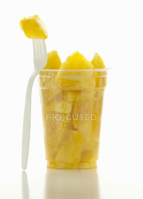 Pezzi in ananas in tazza — Foto stock