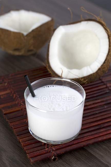 Bebida de leite de coco — Fotografia de Stock