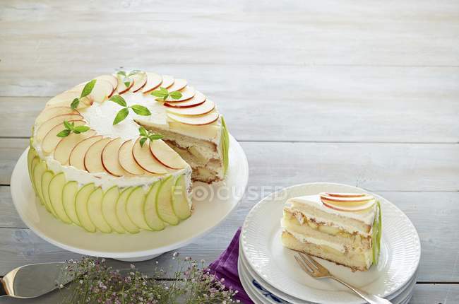 Вершкове яблуко і м'ятний торт — стокове фото