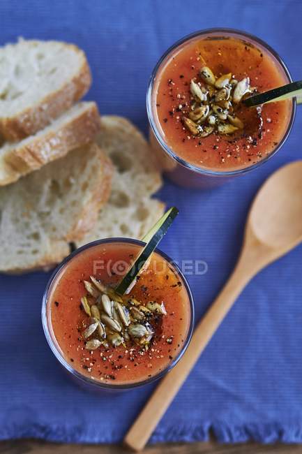 Gazpacho with sunflowers and cucumber slices — Stock Photo