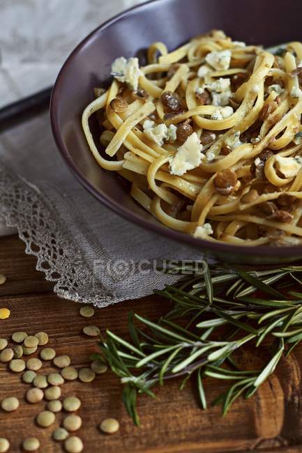 Tagliatelle pasta with lentils and blue cheese — Stock Photo