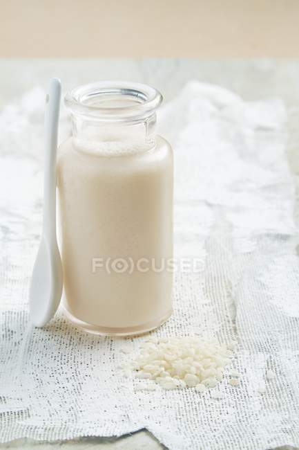 Leite de arroz em vidro — Fotografia de Stock