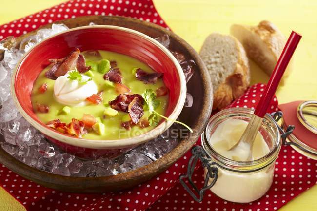 Avocado and tomato soup in bowl — Stock Photo
