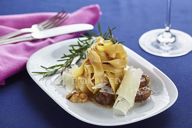 Tagliatelle pasta with chestnuts — Stock Photo