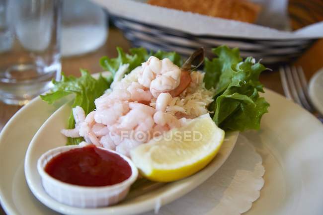 Shrimp cocktail with lemons — Stock Photo