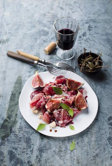 Parma ham with figs — Stock Photo
