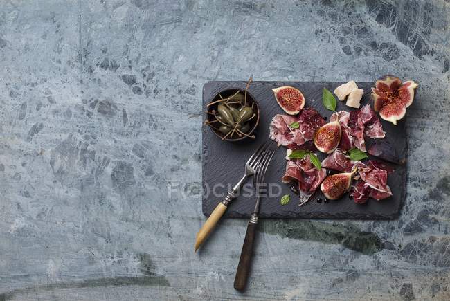 Parma ham with figs — Stock Photo