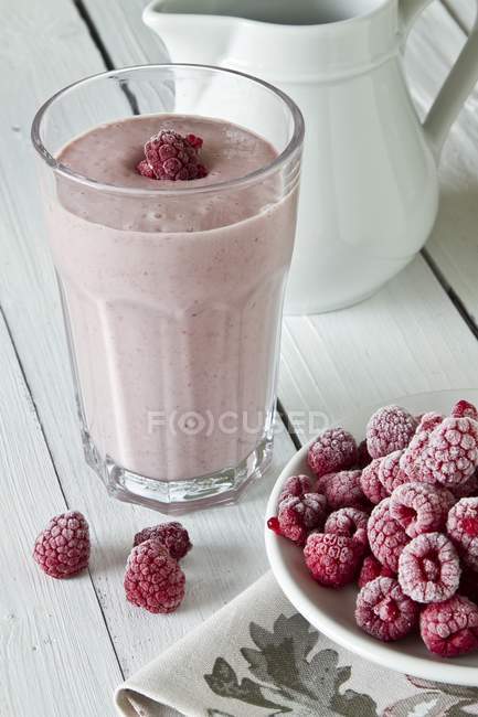 Raspberry smoothie in glass — Stock Photo