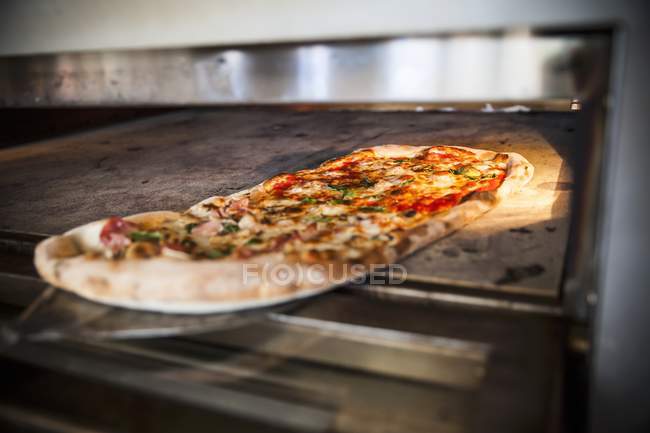 Fresh baked pizza — Stock Photo