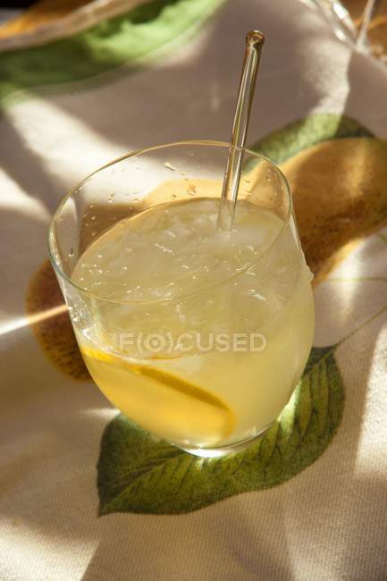 Lemonade cocktail in glass — Stock Photo