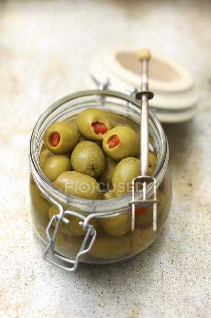 Azeitonas verdes recheadas com pimentos — Fotografia de Stock
