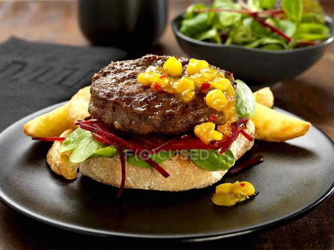 Burger au fromage de bœuf et stilton — Photo de stock