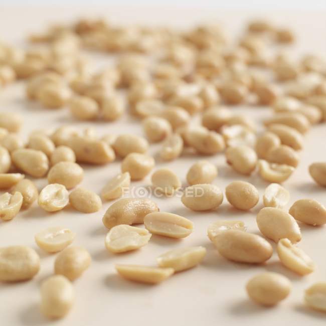 Amendoins crus sem casca — Fotografia de Stock