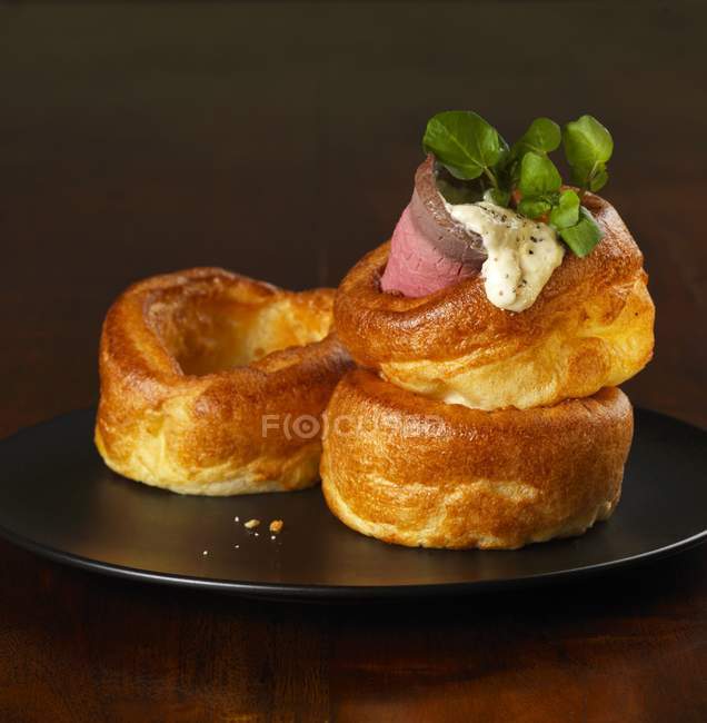 Yorkshire puddings with a slice of raost beef — Stock Photo