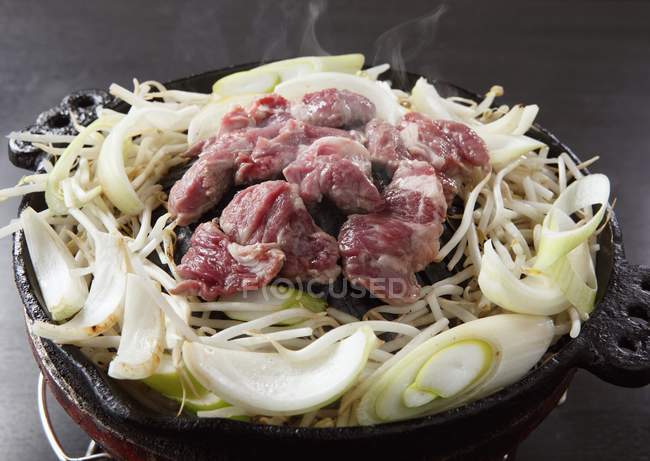 Mutton barbecue on platter — Stock Photo