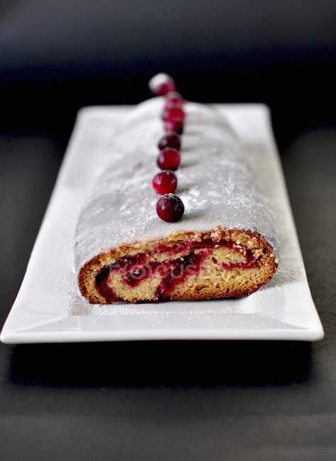Closeup view of cranberry strudel with berries on plate — Stock Photo