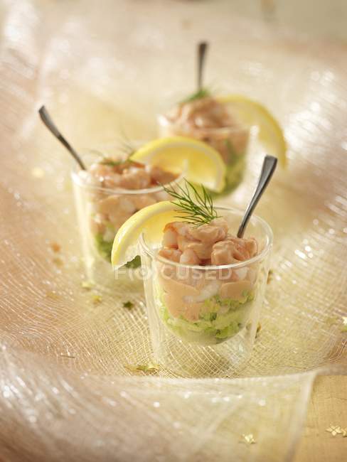 Cocktail de crevettes dans des verres — Photo de stock