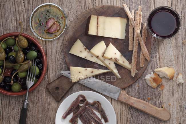Cheese on wooden desk — Stock Photo