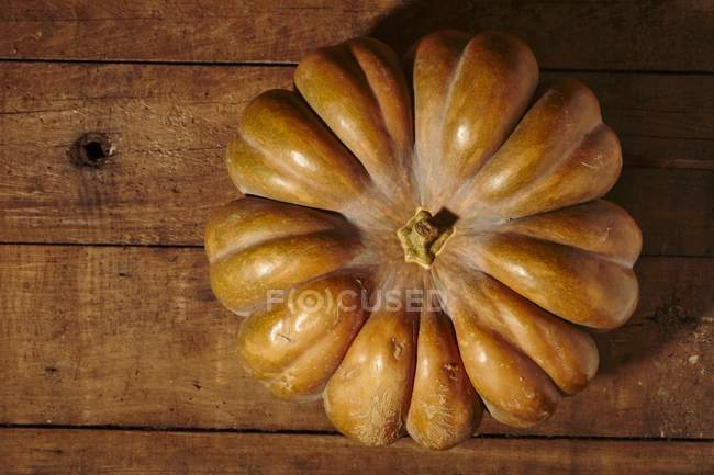 Pumpkin on wooden surface — Stock Photo