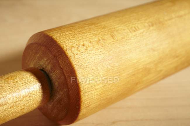Closeup view of a wooden rolling pin — Stock Photo