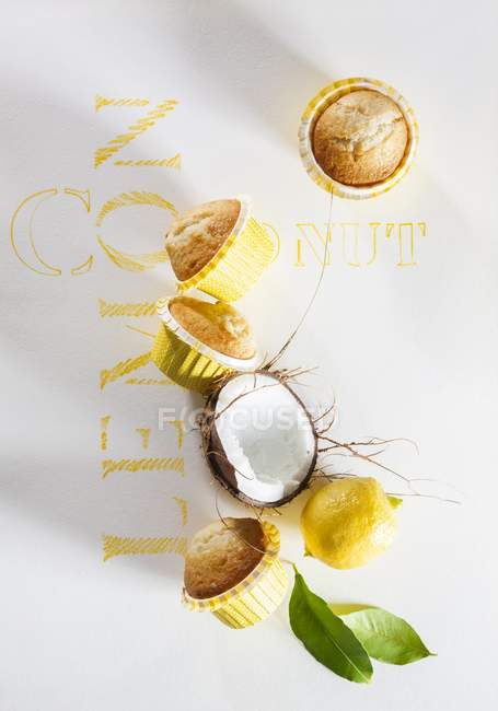 Muffin al cocco e limone — Foto stock