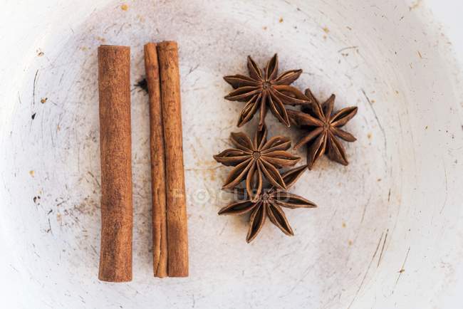 Cinnamon sticks and star anised — Stock Photo
