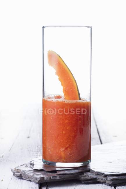 Smoothie papaye en verre — Photo de stock