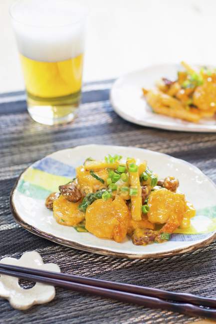 Crevettes frites et amandes — Photo de stock