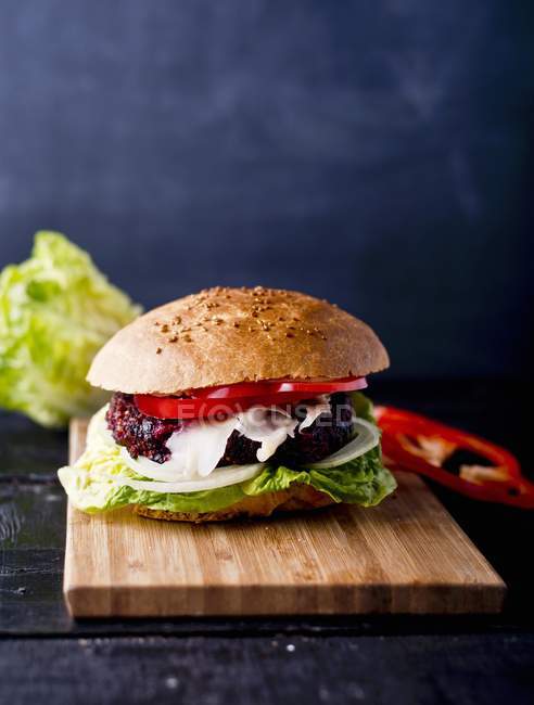 Beef burger with tomatoes — Stock Photo