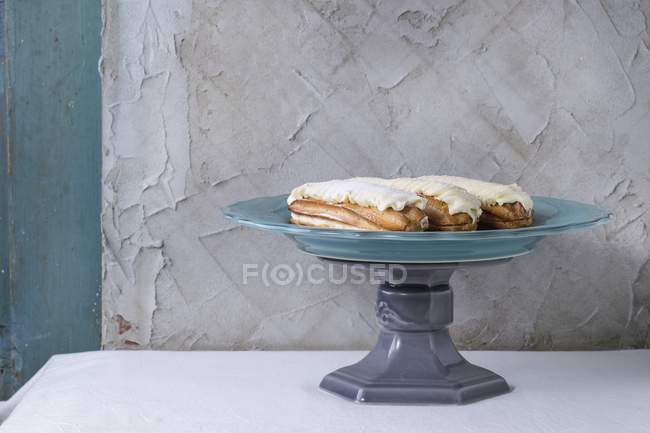 Homemade eclairs with white buttercream — Stock Photo