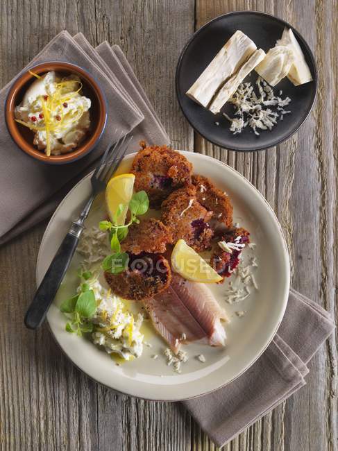 Forellenfilets mit Roter Bete — Stockfoto