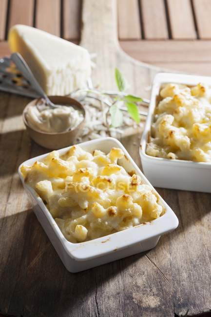 Macaroni and cheese flavoured with truffles — Stock Photo