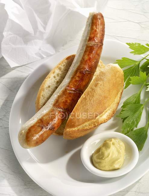 Thuringian sausage in roll — Stock Photo