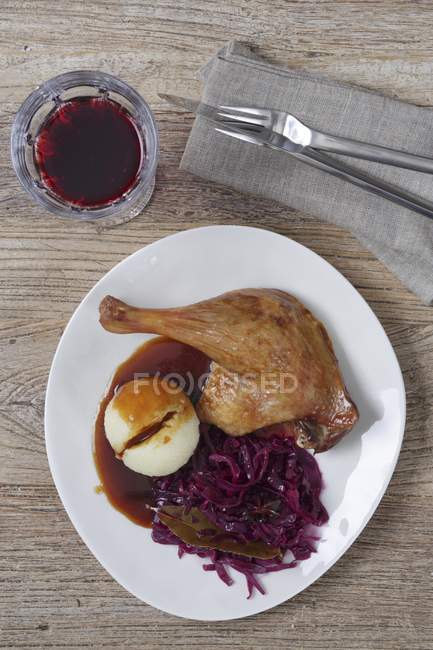Leg of goose with red cabbage, dumplings and demi glace — Stock Photo