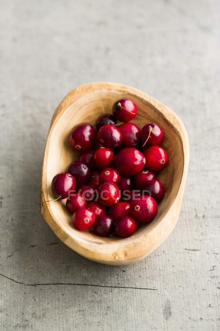 Cranberries in wooden bowl — Stock Photo