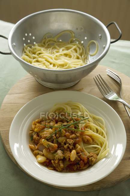 Spaghetti pasta with beef and beans — Stock Photo