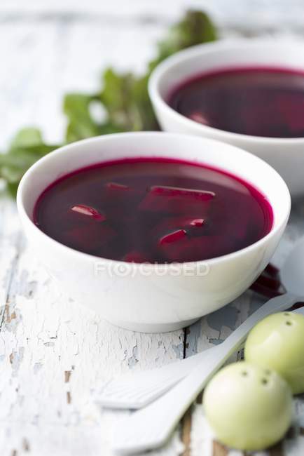 Borscht in soup bowls on a wooden tray — Stock Photo