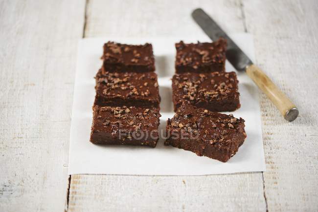 Brownies de chocolate fresco que servem — Fotografia de Stock
