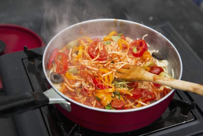 Spaghetti with peppers in pan — Stock Photo