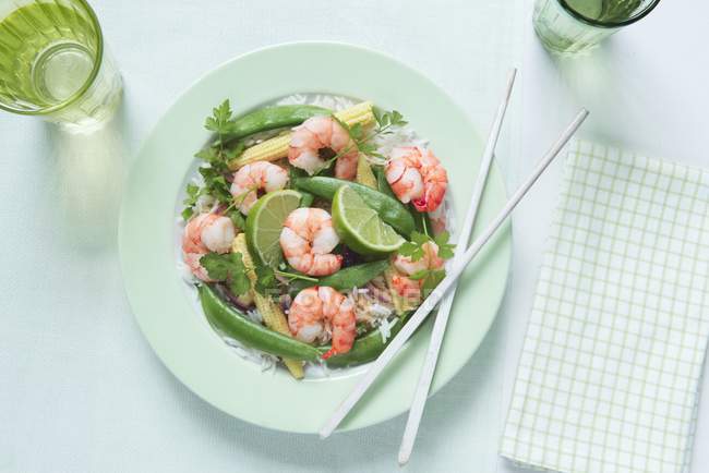 Red Thai curry with king prawns — Stock Photo