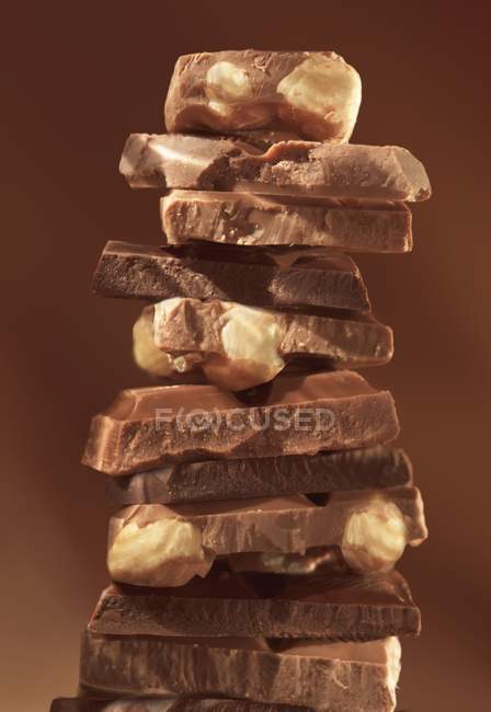 Gestapelte Quadrate aus Schokolade — Stockfoto