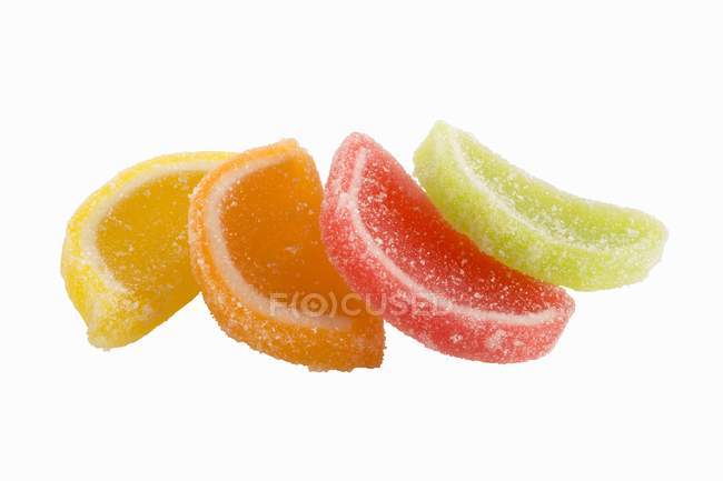 Vue rapprochée de gouttes de gomme de couleur vive avec du sucre — Photo de stock
