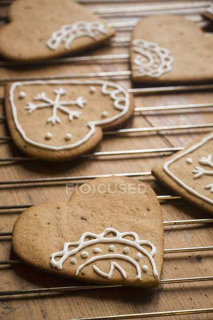 Gingerbread hearts decorated — Stock Photo